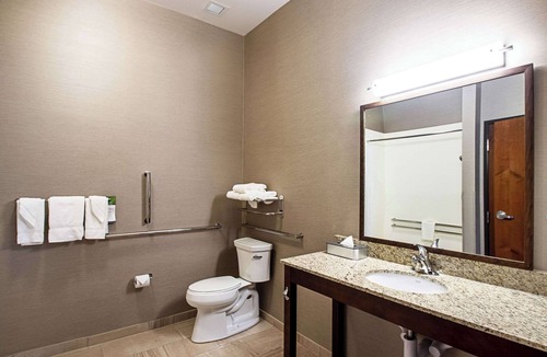 Madison Hotel | MainStay Suites Madison - Monona