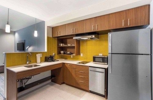 York Hotel | MainStay Suites North - Central York