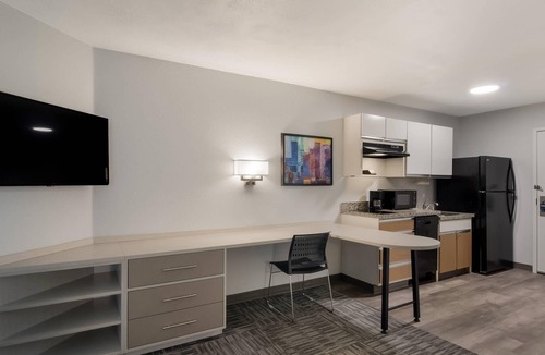 Southwest Raleigh Hotel | MainStay Suites Raleigh - Cary