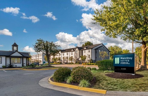 Potomac Falls Hotel | MainStay Suites Sterling near Dulles Town Center