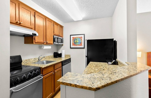 Middleburg Heights Hotel | MainStay Suites Middleburg Heights Cleveland Airport