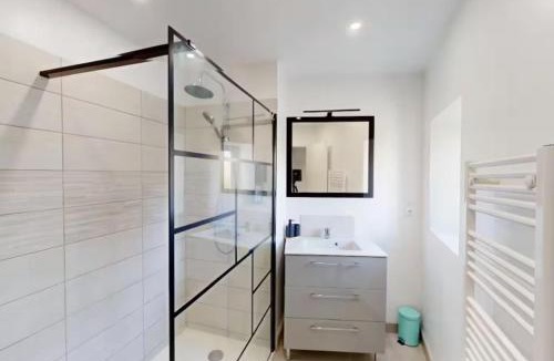 Saint-Macaire House | Maison 3 Chambres - 3 SDB - garage