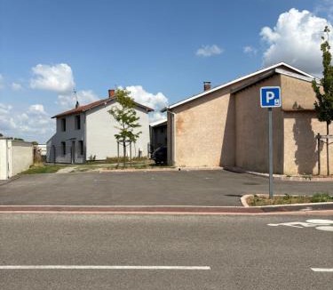 Colombier-Saugnieu House | Maison 90m2 de 2 à 10 personnes