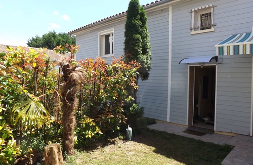 Saint-Andre-de-Cubzac House | Maison a Louer Situé au Bord de la Dordogne