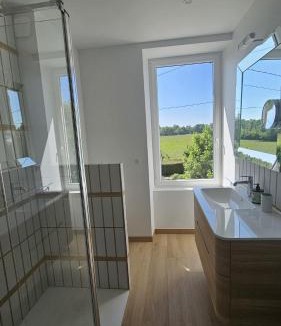 Fleury-sur-Orne House | Maison Almati près de l'île enchantée