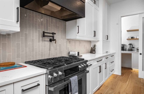 Lake Oswego House | Maison Ananda | Gated 5BR Luxury Estate in Lake Oswego, Sleeps 12