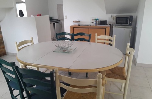 Charritte-de-Bas House | Maison Atypique de 4 Chambres Avec un Grand Jardin Sécurisé