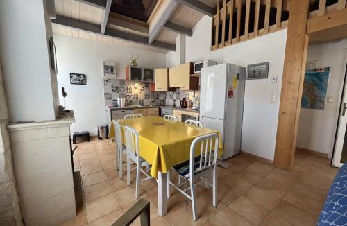 Saint-Denis-d'Oleron House | Maison au cœur de Saint-Denis-d'Oléron, 4 couchages, Wifi incl. - FR-1-246A-134