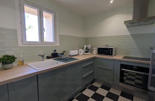 Charente Limousine House | Maison authentique avec piscine et jardin privé à Abzac - FR-1-653-278