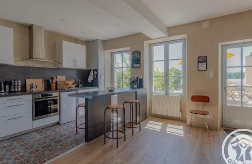Ingrandes House | Maison Authentique sur 3 Niveaux avec Terrasse et Vue Loire - FR-1-622-38