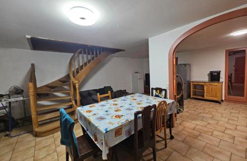 Peron House | Maison avec chambres privées près du Cern et de Genève