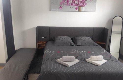 Londinieres Apartment | maison avec cours privé Chez Steph et Angie