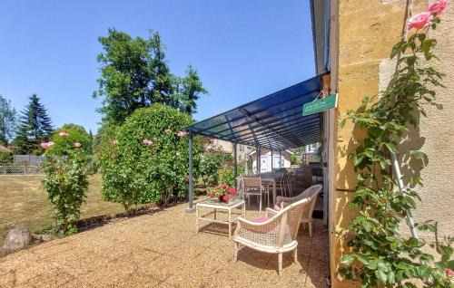 Couze-et-Saint-Front House | Maison Avec Piscine Et Rivière