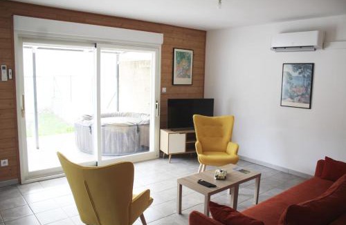 Les Mees House | Maison avec jacuzzi et vue sur les penitents