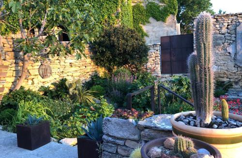 La Roque-sur-Pernes Villa | Maison Barbarenque en Provence