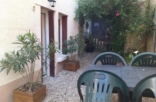Saint-Marcel House | Maison Berrichonne 2 chambres cour et jardin