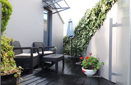 Calheta House | Maison Blanche with panoramic views of the sea, mountains and village
