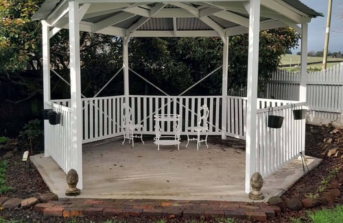 Exton House | Maison Blue -Self-contained accommodation Meander Valley - Deloraine
