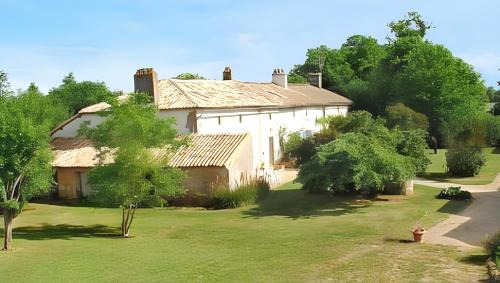 Saint-Vincent-la-Chatre House | Maison charmante à Saint-Vincent-la-Châtre avec piscine partagée