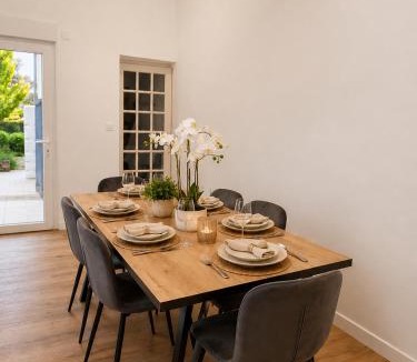 Loiron-Ruille House | Maison - Chambre cosy & élégante avec espaces partagés