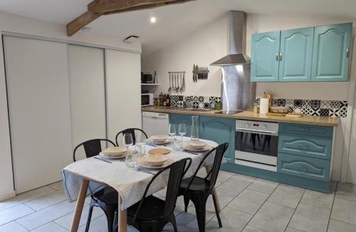 Aunac-sur-Charente House | Maison charentaise avec piscine chauffée, jardin privé et proche commerces, idéale pour couples - FR-1-653-228