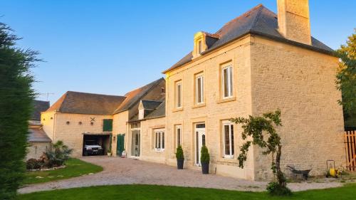 Saint-Germain-du-Pert House | Maison confortable à Saint-Germain-du-Pert avec piscine privée