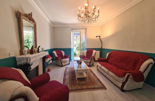 Chabris House | Maison confortable près des Châteaux de la Loire et Zoo de Beauval avec cour et parking privé - FR-1-591-367
