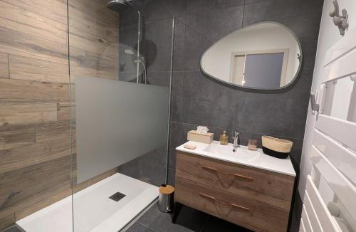 Sanchey House | Maison conviviale avec terrasse privée à Sanchey - FR-1-589-800