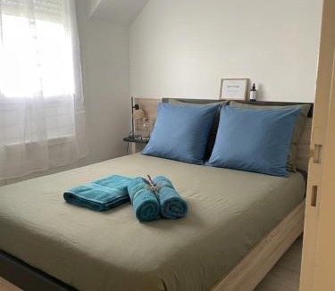 Saint-Planchers Apartment | Maison cosy avec jardin clos à 5 mn de Granville idéal familles et groupes