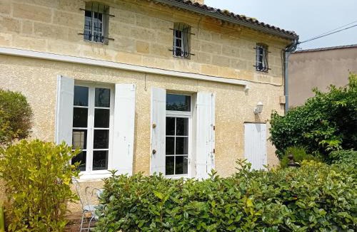 Saint-Magne-de-Castillon Apartment | Maison de charme-Castillon-St-Emilion