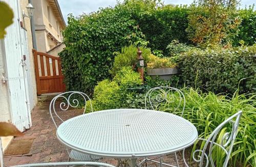 Saint-Magne-de-Castillon Apartment | Maison de charme-Castillon-St-Emilion