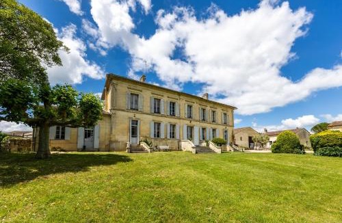 Saint-Germain-Du-Puch House | Maison d'Hôtes du Château Le Noble