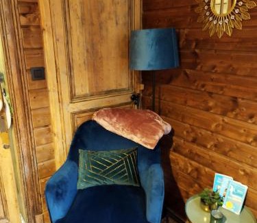 Walcourt Bed & Breakfast | Maison d'hôte Les Notes Endormie Chambre Secrète