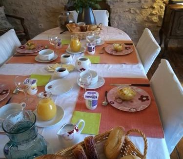 Assier House | Maison d'Hotes Orlaya