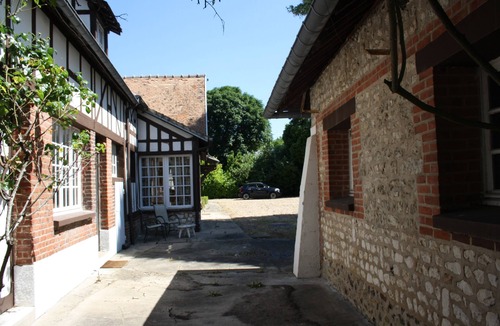 Venables House | Maison de Campagne Avec Grand Jardin et Terrain de Tennis
