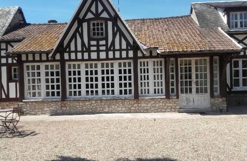 Venables House | Maison de Campagne Avec Grand Jardin et Terrain de Tennis