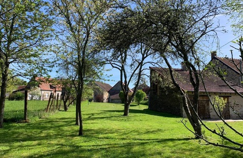 Betete House | Maison de Campagne Avec Grand Jardin