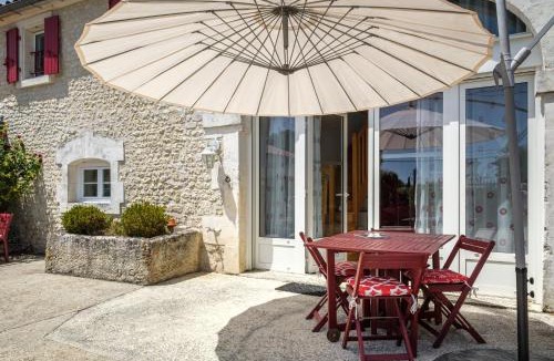 Bellevigne House | Maison de campagne climatisée avec piscine - 6 personnes - 3 chambres - Charente