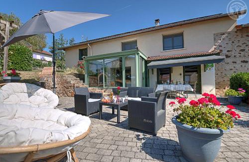 Saint-Galmier House | Maison de campagne dans un village de caractère
