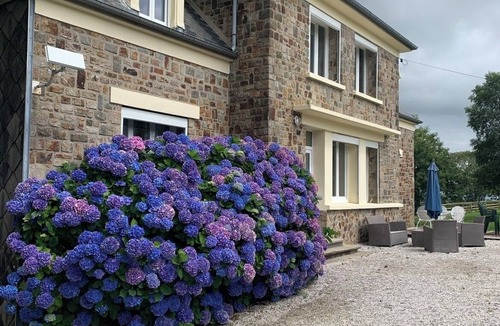 Percy-en-Normandie House | Maison de Campagne Située Dans un Écrin de Verdure à 30 mn des Plages
