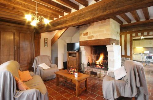 Crouttes House | Maison de caractère à Crouttes avec cheminée et animaux acceptés - FR-1-497-19