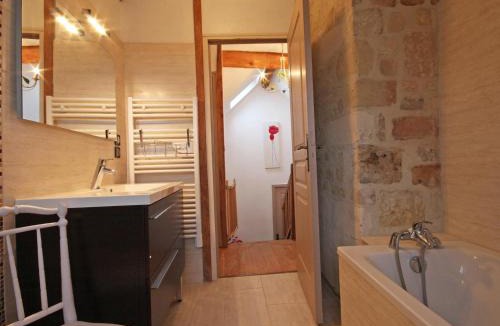 Crouttes House | Maison de caractère à Crouttes avec cheminée et animaux acceptés - FR-1-497-19