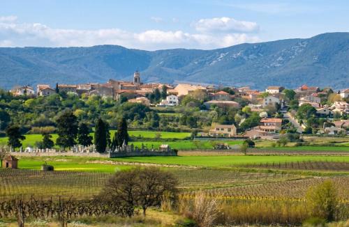 Autignac House | Maison de charme à Autignac avec vue sur jardin et montagne