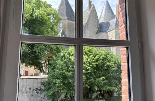 Jaligny-sur-Besbre House | Maison de charme à Jaligny-sur-Besbre, 4 chambres, jardin, draps & ménage inclus - FR-1-489-459