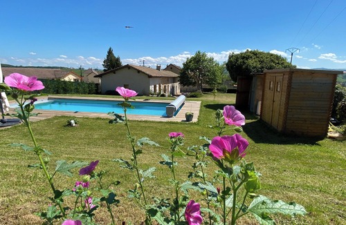 Charlieu House | Maison de Charme Avec Piscine en Pleine Nature et Proche Centre Ville