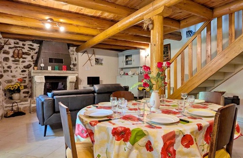 Allegre House | Maison de charme en pierre au bord d’un ruisseau, proche d’un bourg médiéval – Jardin et garage inclus - FR-1-582-151