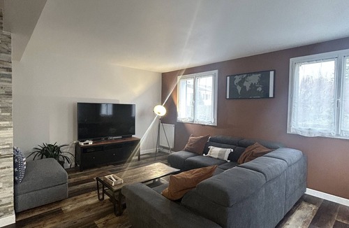 Elancourt House | Maison de Charme Refaite à Neuf Dans une Résidence Sécurisée. Idéale Proche JO