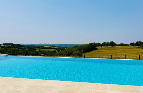 Soucirac House | Maison de Charme Vue Sublime & Piscine Infinie