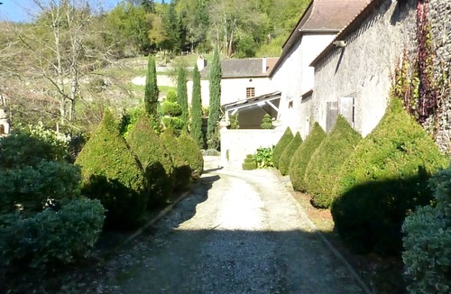 Cadouin House | Maison de Marius - Pets welcome -Fenced grounds1600 m2- Heated pool