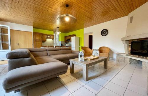 Saint-Julien-Molhesabate House | Maison de plain-pied rénovée en 2018 avec jardin privatif, calme, nature et activités à Saint-Julien - FR-1-582-265